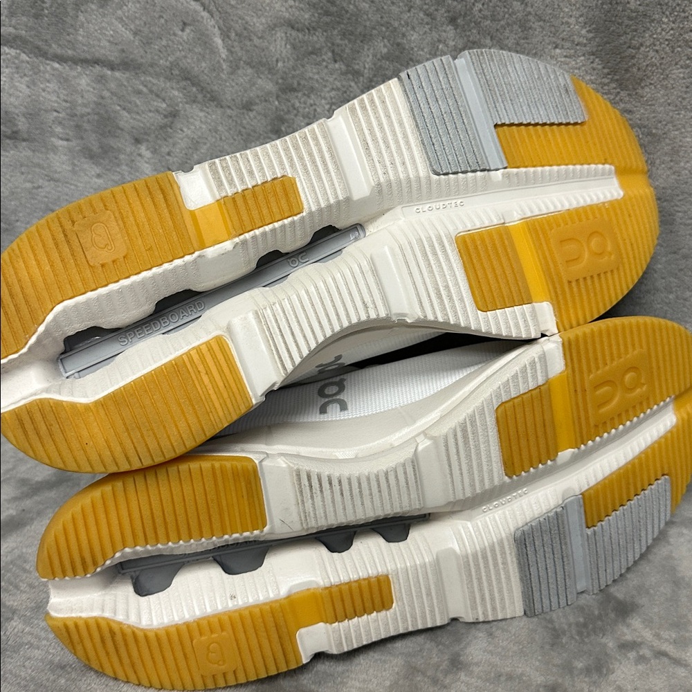 ON White Cloudnova 2 Sneakers Size 8 - Picture 7 of 9